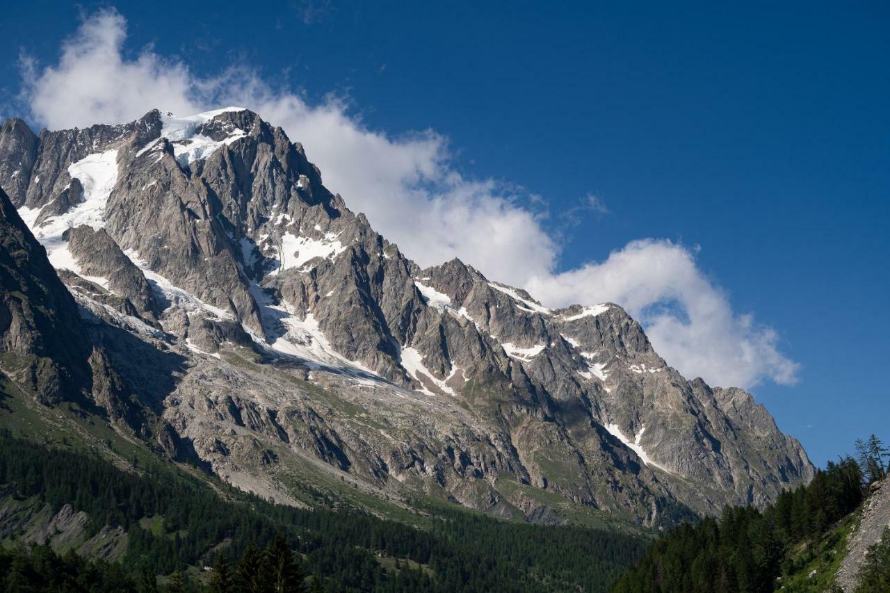 Th Courmayeur Hotel Exterior photo