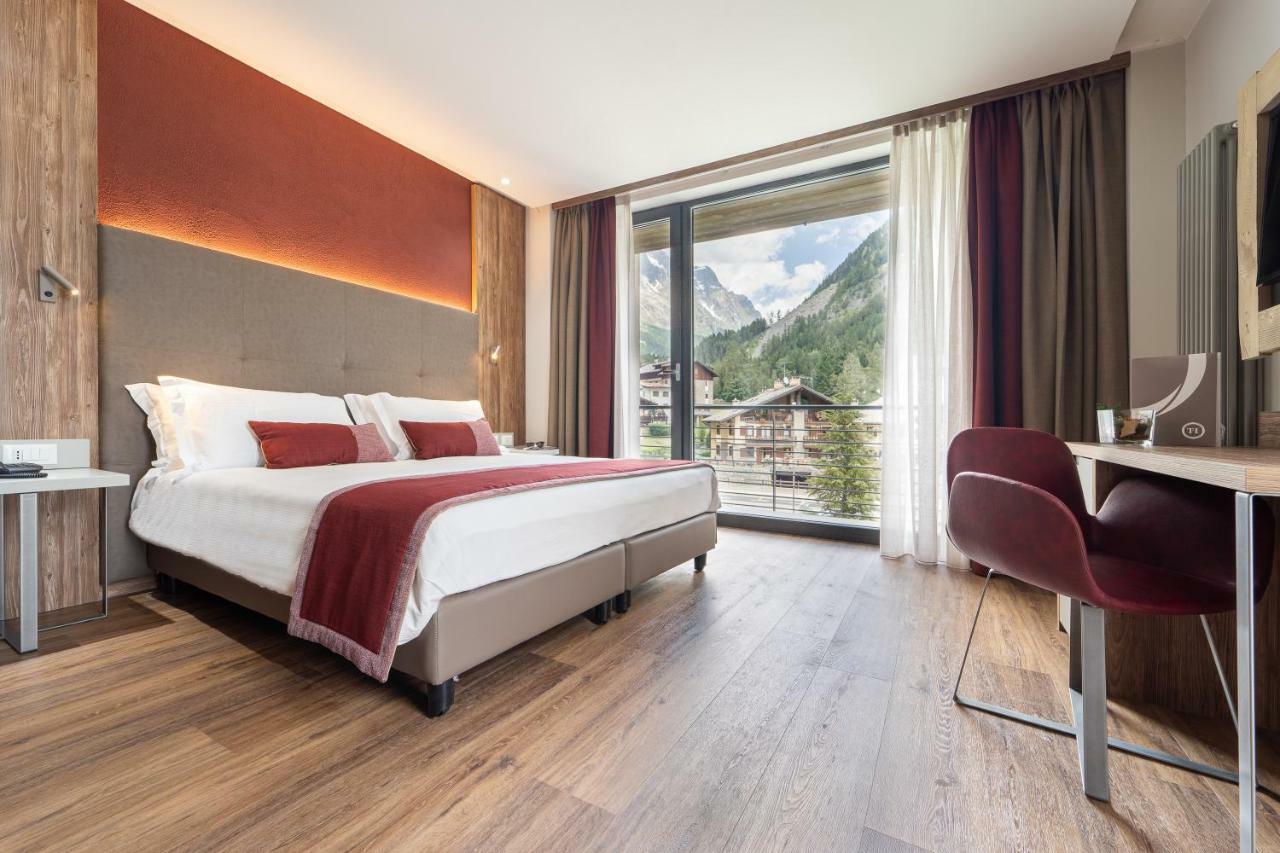 Th Courmayeur Hotel Exterior photo